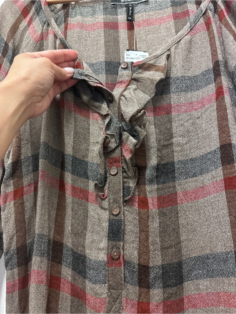 2/$25 le chateau Plaid Ruffle Henley Tunic in Brown, Gray & Pink
BNWT - Picture 9 of 10